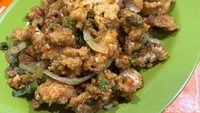 Salah satu menu tersebut adalah Ayam Cabai Garam yang dibanderol Rp 22.000 per porsi. Ayamnya empuk di dalam dan renyah di luar. Foto: detikcom/Riska Fitria