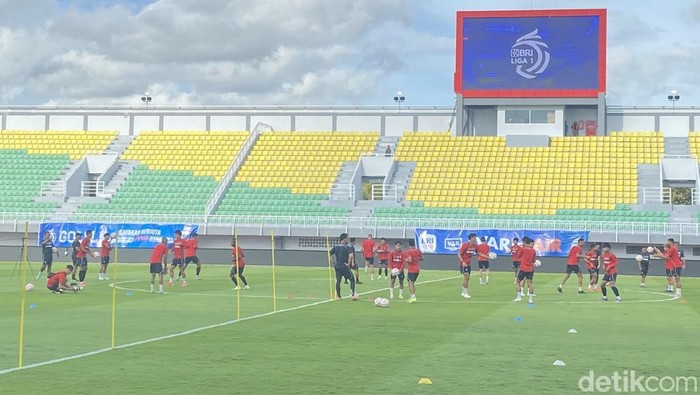 Latihan tim Bali United di Stadion Gelora BJ Habibie jelang menghadapi PSM Makassar dalam laga Liga 1 2024/2025.