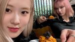 Gemas! 10 Momen Lisa BLACKPINK Jajan Permen Kapas hingga Truffle