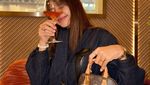 Gemas! 10 Momen Lisa BLACKPINK Jajan Permen Kapas hingga Truffle
