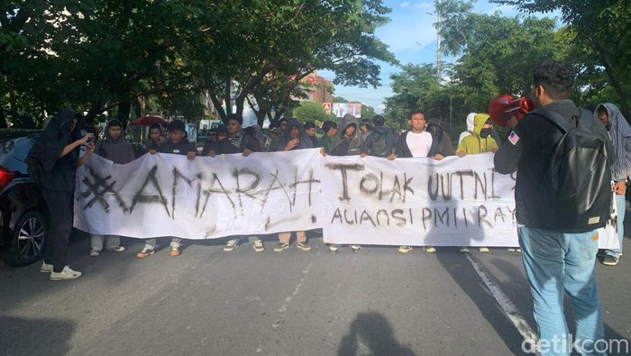 Mahasiswa memperingati 29 tahun Amarah UMI Makassar.