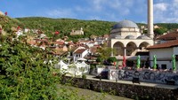 Masjid ini berada di dekat kota tua Prizren. Masjid Sinan Pasha dinyatakan sebagai Monumen Kebudayaan Penting Luar Biasa pada tahun 1990 oleh Republik Serbia. Foto: Getty Images/iStockphoto/BrilliantEye