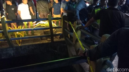 Mayat perempuan ditemukan di gorong-gorong persimpangan Jalan Waturenggong, Denpasar, Kamis (24/4/2025).