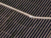 Melihat Ladang Panel Surya Anson Texas