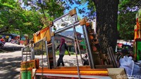 Berdasarkan situs pemantauan kualitas udara IQAir, kualitas udara Jakarta masuk kategori kuning atau sedang, dengan indeks polusi udara di angka 54.