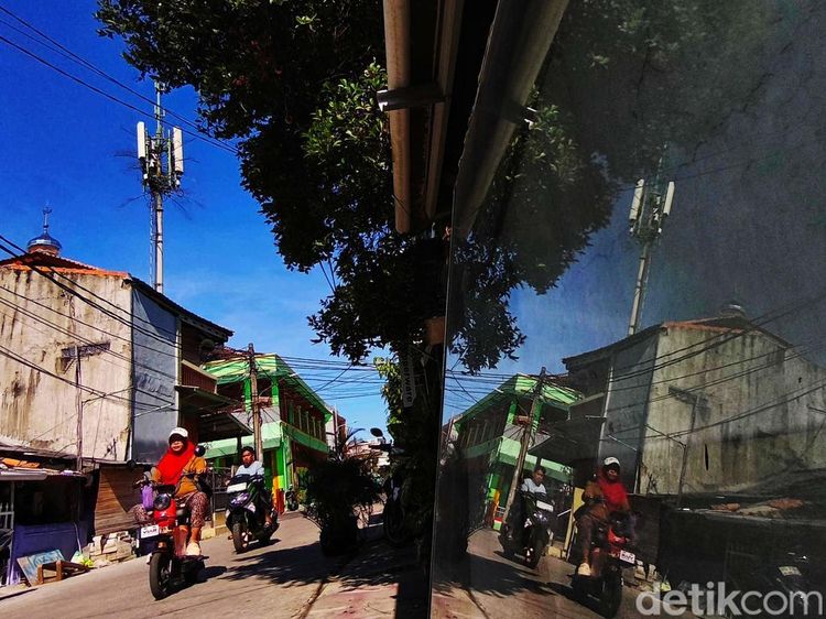 Menikmati Langit Biru Jakarta dengan Street Photography
