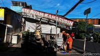 Bagi Anda yang menyukai fotografi dapat mengabadikan momen ini dengan kamera atau ponsel.