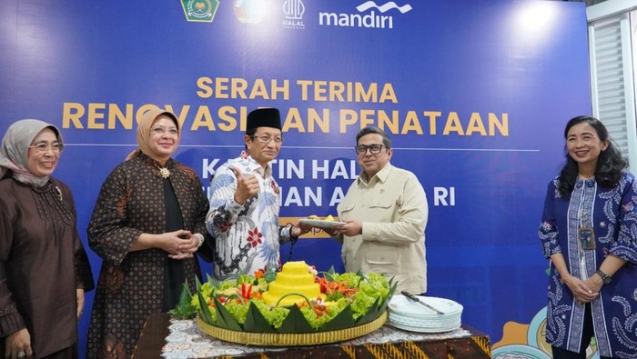 Menteri Agama Nasaruddin Umar meresmikan Kantin Halal Kementerian Agama (dok istimewa)