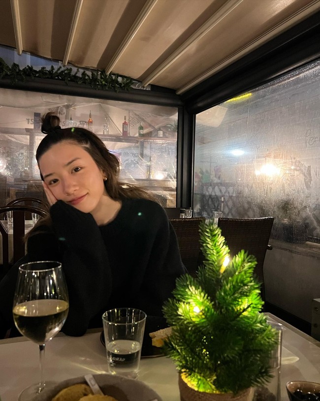 Selagi berita Mei Nagano jadi selingkuhan sekaligus berpacaran dengan aktor Korea jadi viral, agensi segera memberi pernyataan. Agensi Mei mengatakan bahwa baik Tanaka dan Kim hanya teman kerja. Mereka tidak punya hubungan romantis.   Foto: Instagram @mei_nagano0924