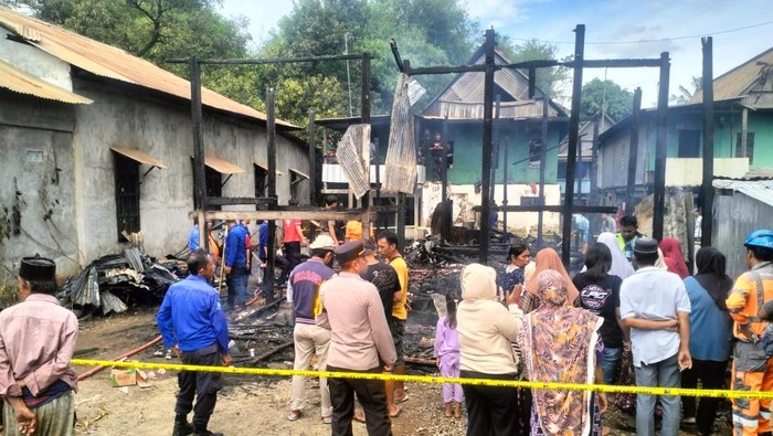 Empat rumah warga di Kabupaten Pangkep, Sulawesi Selatan (Sulsel), ludes terbakar.