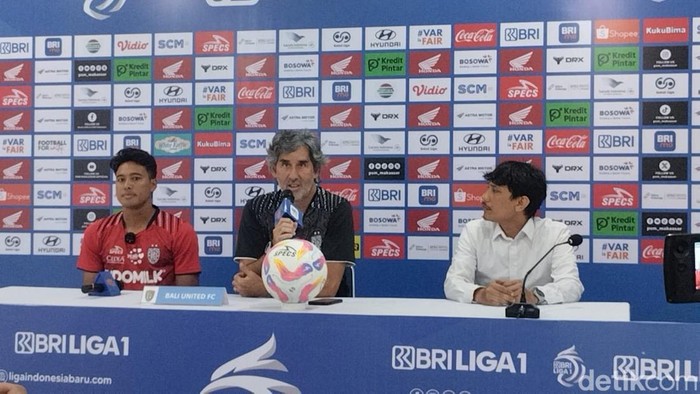 Pelatih Bali United Stefano Cugurra saat sesi konferensi pers jelang laga melawan PSM Makassar di Stadion Gelora BJ Habibie Parepare.