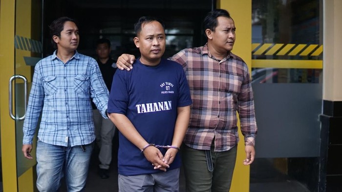 Pelaku penggelapan, Heri dihadirkan di Mapolres Sragen, Kamis (24/4/2025).