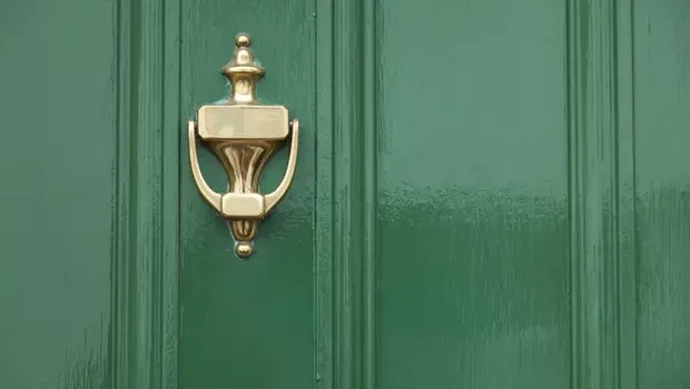 Pintu hijau.