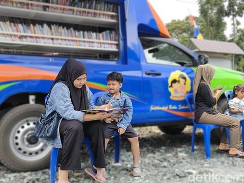 Potret pojok baca yang dihadirkan Polres Tanah Bumbu untuk warga pelosok