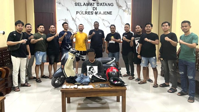 Pria ngaku polisi curi HP milik pemotor di Majene ditangkap.