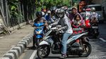 Ramai-ramai Lawan Arah Hindari Polisi di Jaktim