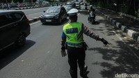 Kegiatan ini dilakukan agar para pengendara tertib berlalu lintas, sebab di lokasi ini juga kerap terjadi kecelakaan akibat banyaknya pengendara yang melawan arus.