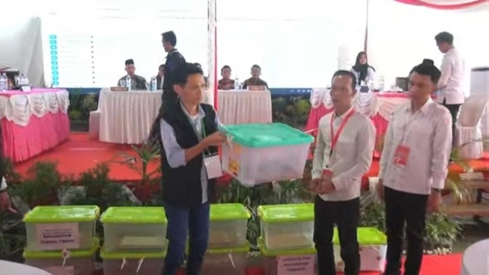 Rapat pleno penghitungan surat suara pemungutan suara ulang (PSU) Pilkada Empat Lawang