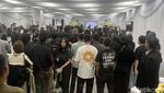 Jenazah Ricky Siahaan Tiba di Jakarta, Ini Potret Suasana Rumah Duka