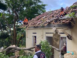 Lampung Diterjang Angin Puting Beliung, 142 Rumah Rusak