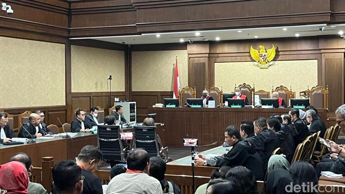 Sidang lanjutan kasus Hasto terkait dugaan suap pengurusan penggantian antarwaktu (PAW) anggota DPR untuk Harun Masiku dan kasus perintangan penyidikan di Pengadilan Tipikor Jakpus, Kamis (24/4) (Anggi/detikcom)