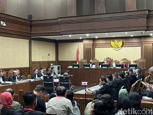 Wahyu Minta Agustiani Lobi Eks Ketua KPU untuk Temui Hasto Bahas PAW Masiku