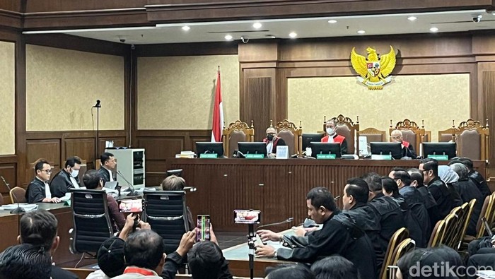 Sidang lanjutan kasus Hasto terkait dugaan suap pengurusan penggantian antarwaktu (PAW) anggota DPR untuk Harun Masiku dan kasus perintangan penyidikan di Pengadilan Tipikor Jakpus, Kamis (24/4) (Anggi/detikcom)