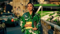 Model Tata Cahyani atau bernama asli Raden Ayu Pramesti Regita Cahyani adalah mantan istri Hutomo Mandala Putra. Mereka menikah pada 1997 dan berpisah pada September 2006. Tata Cahyani kini tinggal di Singapura. Foto: Instagram: @tatacahyani