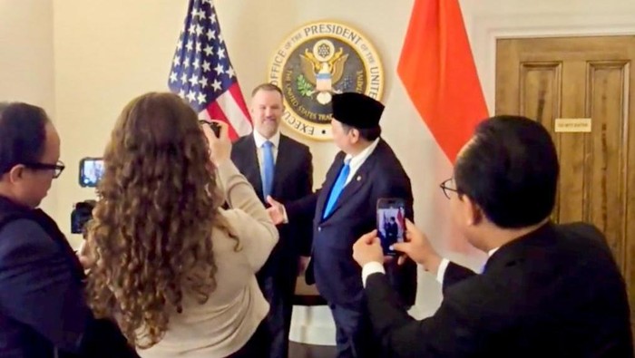 Tim Utusan Prabowo Mulai Tancap Gas Nego Tarif Trump Sebagai tindak lanjut dari pertemuan Menteri Koordinator Bidang Perekonomian Airlangga Hartarto dengan USTR (Ambassador Greer) dan Secretary of Commerce (Howard Lutnick), dan melanjutkan pertemuan teknis antara Tim Teknis RI dengan Tim dari pihak USTR yang telah dimulai sejak Jumat (18/04), maka pada hari Rabu (23/04) telah dilakukan pertemuan teknis lanjutan antara Tim Teknis RI dengan Tim Teknis USTR.