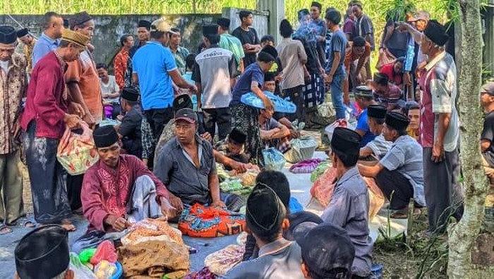 Tradisi Nyadran di Sambeng Lamongan