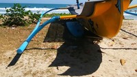 4. Jukung di pantai Kuta Bali
