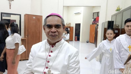 Uskup Agung Kupang Mgr Hironimus Pakaenoni. (Foto: Simon Selly/detikBali)