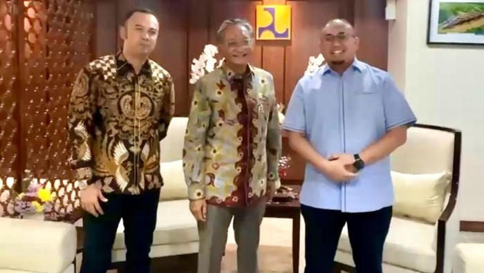 Wakil Ketua Komisi VI DPR RI Andre Rosiade memfasilitasi Bupati Sijunjung Benny Dwifa Yuswir bertemu Menteri Pekerjaan Umum (PU) Dody Hanggodo. (dok.Istimewa)