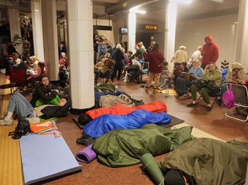 Warga Kyiv Berlindung di Metro Saat Serangan Rudal Rusia