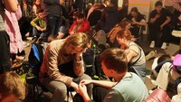 Stasiun-stasiun ini menyediakan tempat aman bagi ribuan orang untuk berlindung dari serangan udara.  