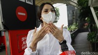 Usai diperiksa, Windy menangis sambil berharap statusnya dalam perkara ini hanya sebagai korban. Ia mengaku capek karena pemeriksaan menguras tenaga. 