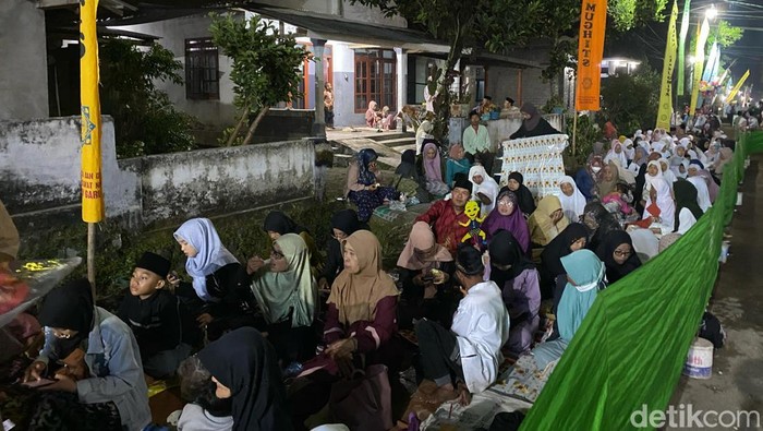 100 hari maut Uswatun Khasanah 100 hari maut Uswatun Khasanah doa bareng