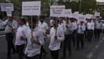 Aksi Damai Warga India untuk Korban Serangan Militan