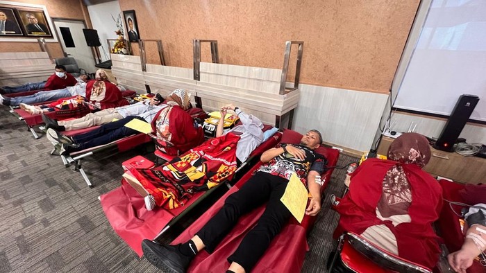 Aksi donor darah pegawai Bank Sulselbar.