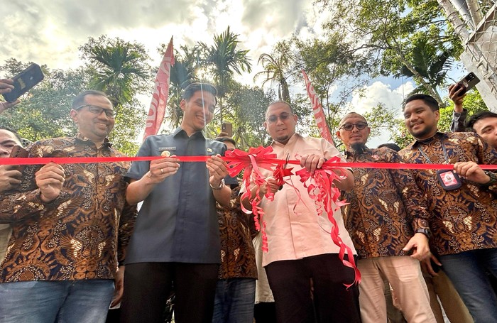 Andre Rosiade Resmikan BTS di Sawahlunto