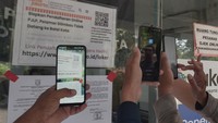 Antusiasme warga terlihat saat pendaftaran PJLP di Balai Kota Jakarta. Pendaftaran dibuka melalui kelurahan dan daring hingga akhir April.  