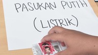 Pelamar kerja antre di Balai Kota untuk menyerahkan berkas PJLP 2025. Formasi ini jadi salah satu peluang kerja yang ditunggu warga.