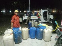 TNI-Polri Gerebek Perumahan Diduga Timbun BBM di Polman, 48 Jeriken Disita