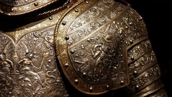 Baju Zirah Hercules Milik Kaisar Holy Roman Empire, Maximilian II, berasal dari tahun 1555-1560. Foto: Bored Panda