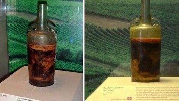 Anggur Romawi ini adalah anggur tertua di dunia yang masih berbentuk cair. Botolnya diberi tanggal antara tahun 325 dan 350 Masehi. Anggur ini ditemukan pada tahun 1867 di sebuah makam dan kini disimpan di sebuah museum. Foto: Bored Panda