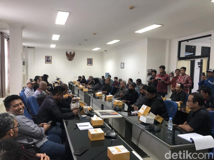Audiensi warga Tegal Lempuyangan dengan Pimpinan DPRD Kota Jogja di kantor DPRD Kota Jogja, Jumat (25/4/2025).