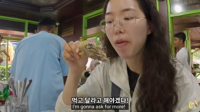 YouTuber cicip ayam pop langsung ke tempat asalnya