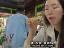 YouTuber Ini Cicip Ayam Pop Autentik di Bukittinggi