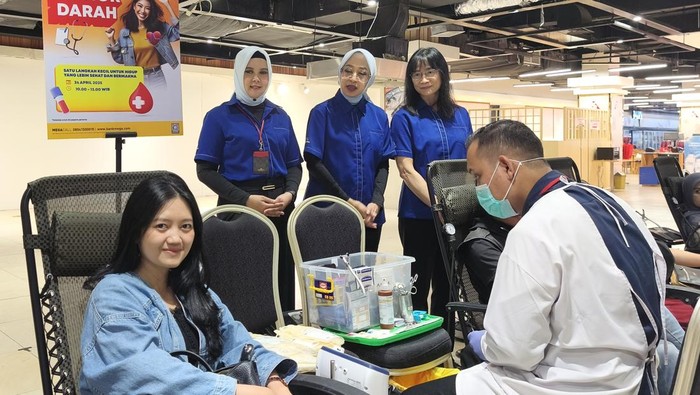 Bank Mega gelar donor darah.