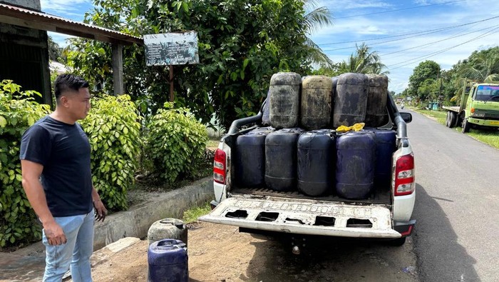 Barang bukti BBM subsidi yang diamankan dari 4 pelaku di Bengkulu.